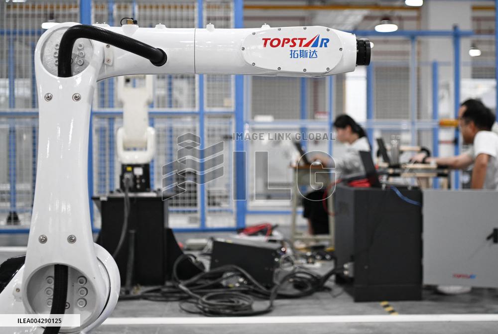 Advancements in Guangdong's Robot Industry - China