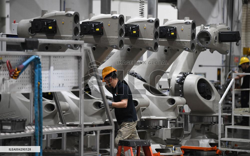 Advancements in Guangdong's Robot Industry - China