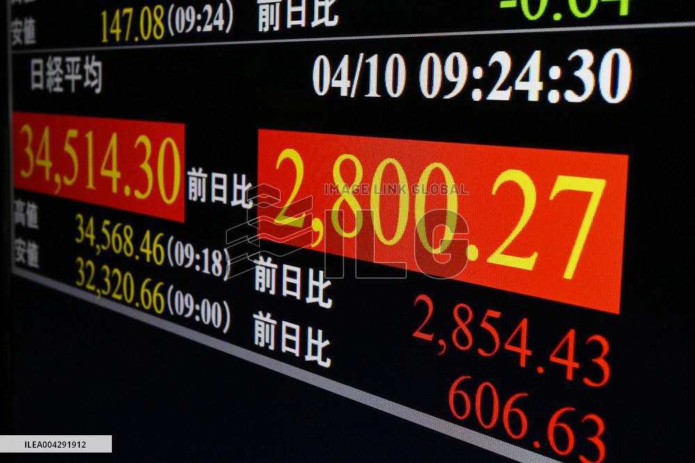 Tokyo stocks soar