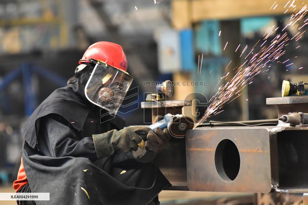 2025 Q1 China Equipment Manufacturing Industry Revenue Growth