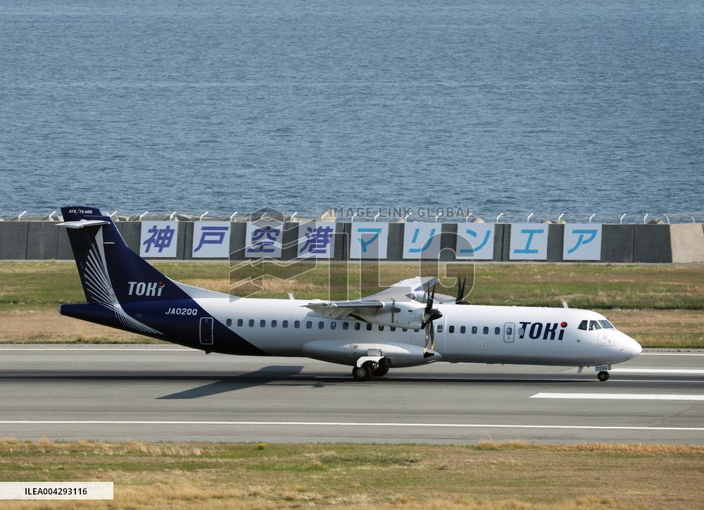 Toki Air landing at Kobe Airport