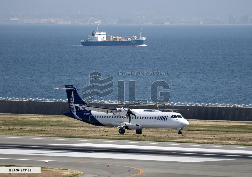 Toki Air landing at Kobe Airport