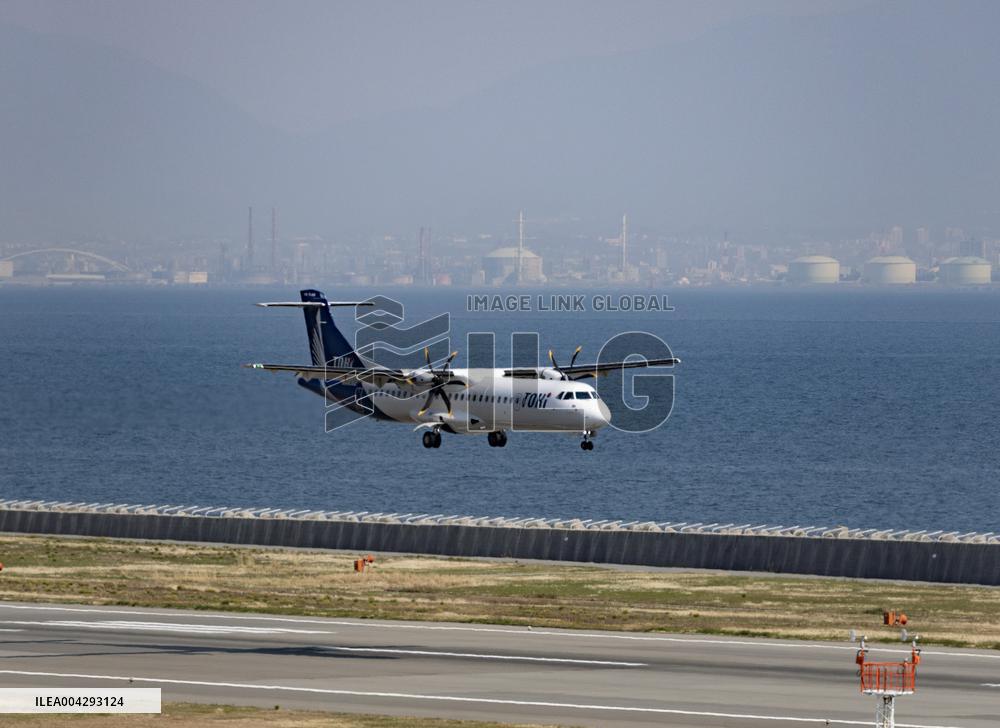 Toki Air landing at Kobe Airport