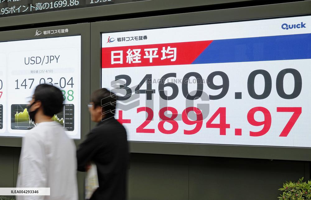 Tokyo stocks skyrocket