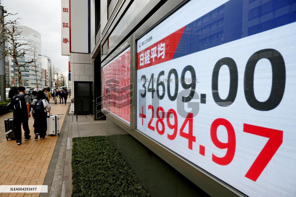 Tokyo stocks skyrocket