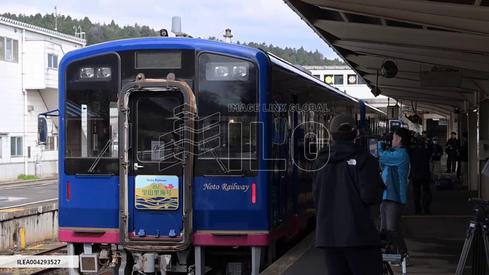 Quake-hit Noto Railway's special sightseeing train