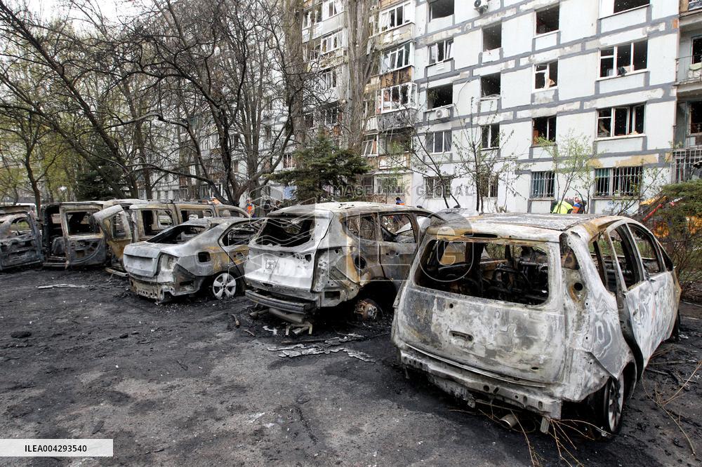 Wreckage of Russian drone crashes outside residential building in Dnipro