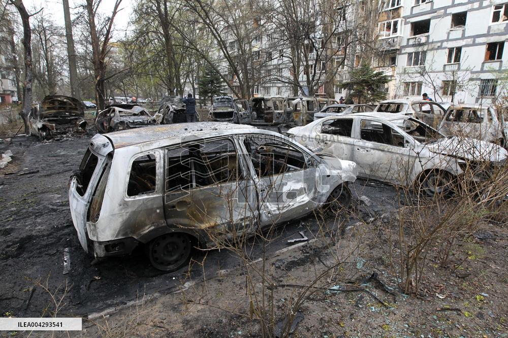 Wreckage of Russian drone crashes outside residential building in Dnipro