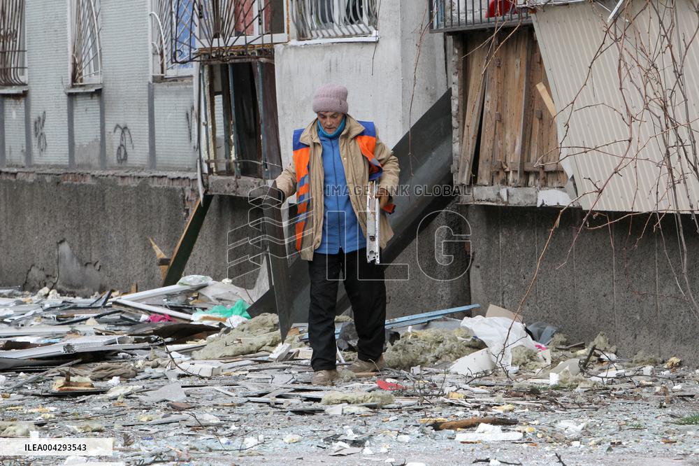 Wreckage of Russian drone crashes outside residential building in Dnipro