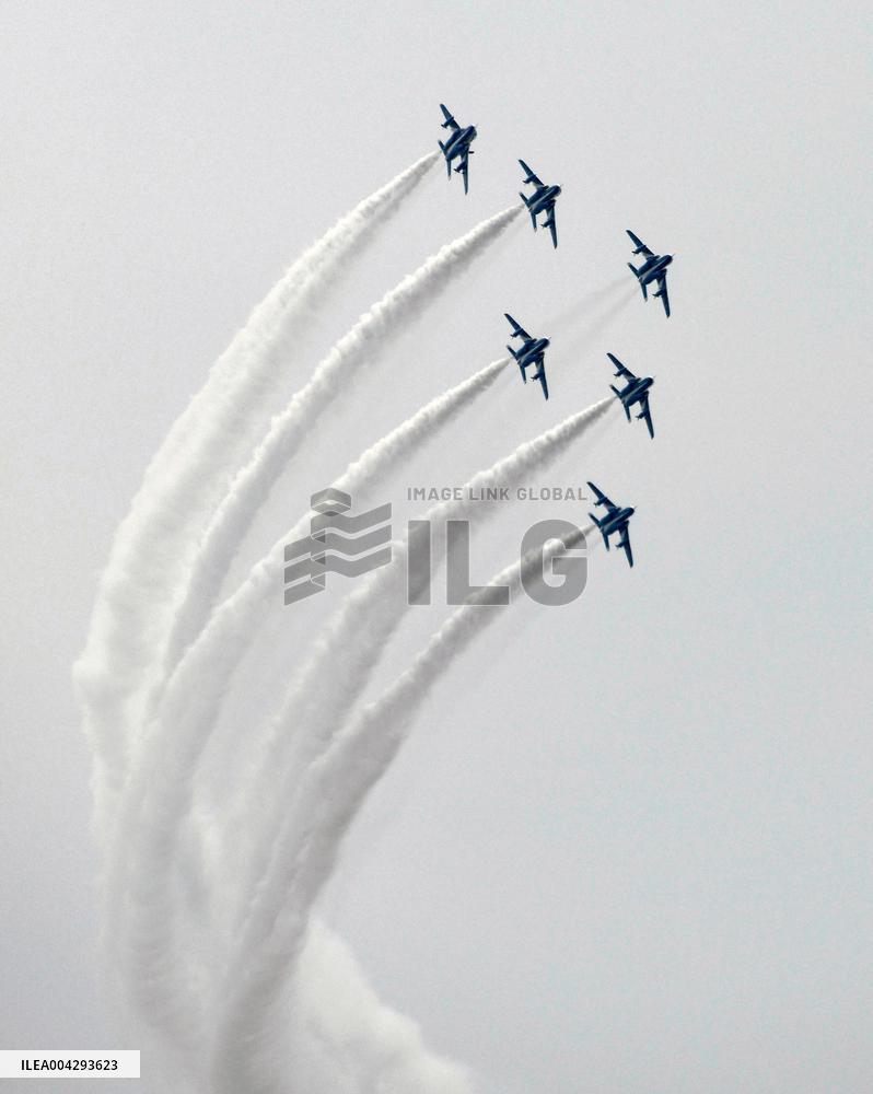 Blue Impulse aerobatic team flies ahead of Osaka expo