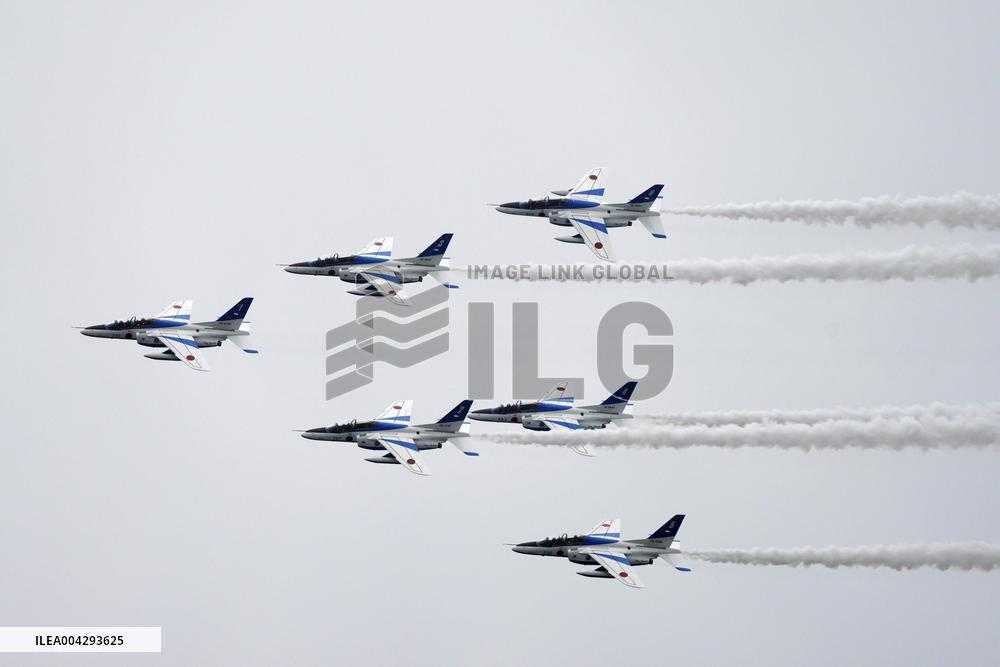 Blue Impulse aerobatic team flies ahead of Osaka expo