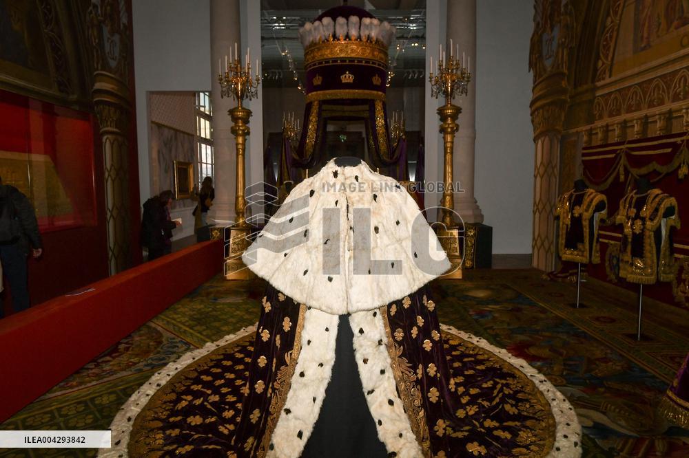 Le Dernier Sacre exhibition in Paris - FA