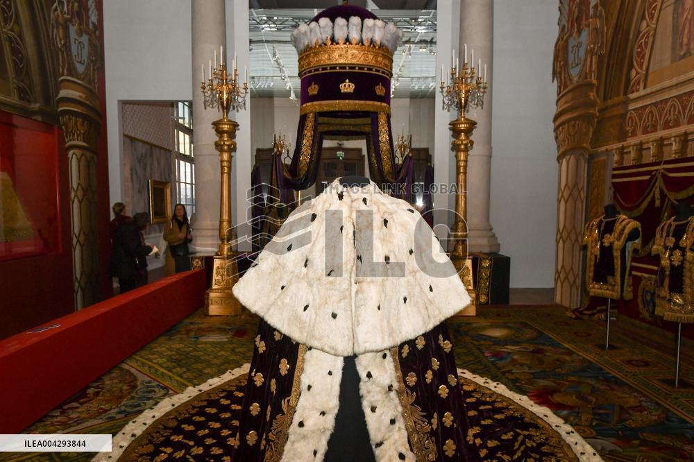 Le Dernier Sacre exhibition in Paris - FA