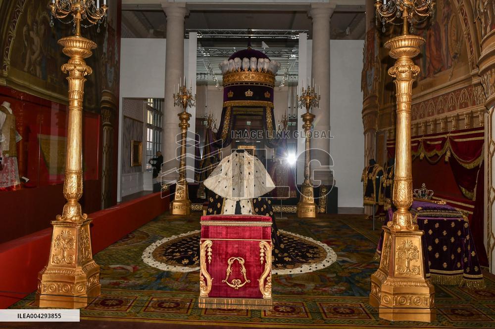 Le Dernier Sacre exhibition in Paris - FA