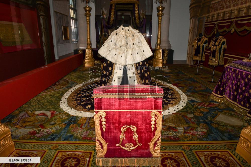 Le Dernier Sacre exhibition in Paris - FA