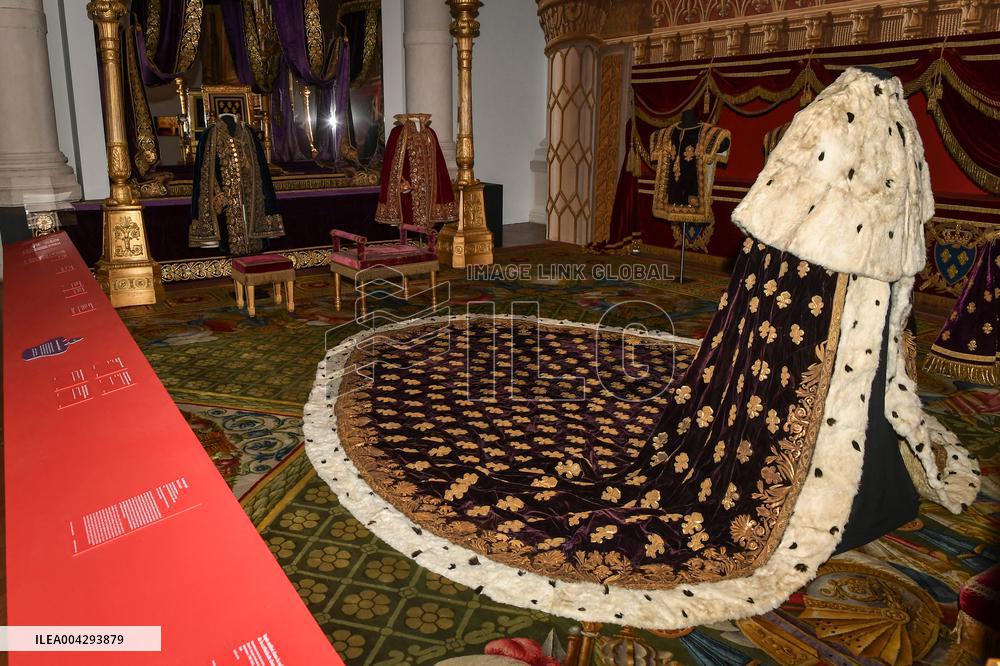 Le Dernier Sacre exhibition in Paris - FA