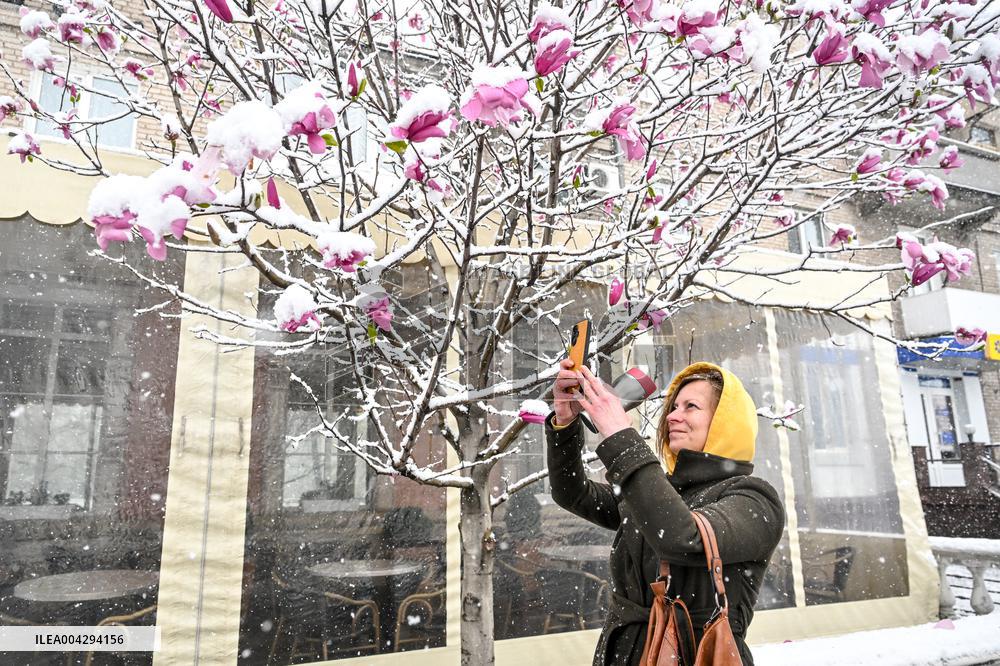 Snowfall hits Zaporizhzhia in April