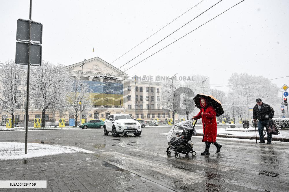 Snowfall hits Zaporizhzhia in April