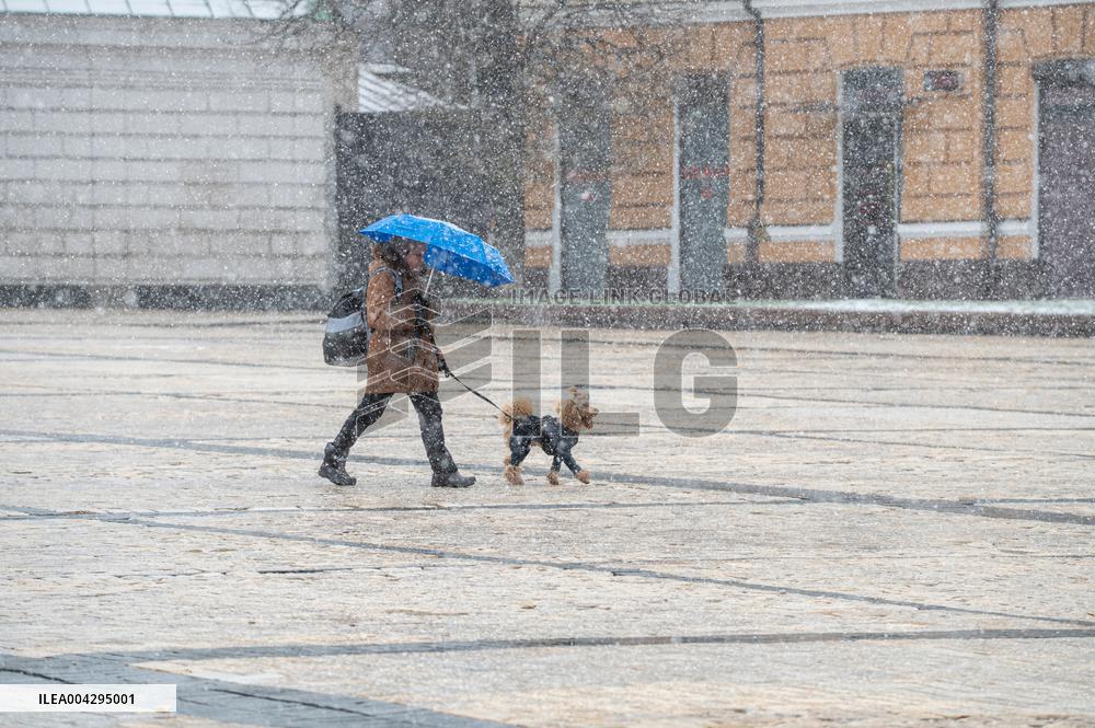Snowfall in Kyiv in April