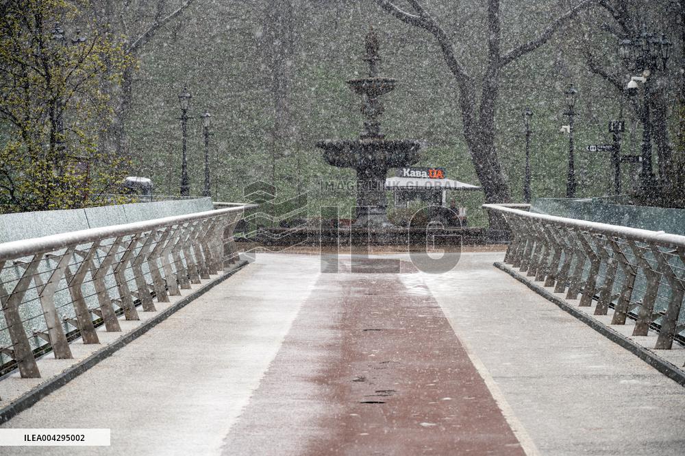 Snowfall in Kyiv in April