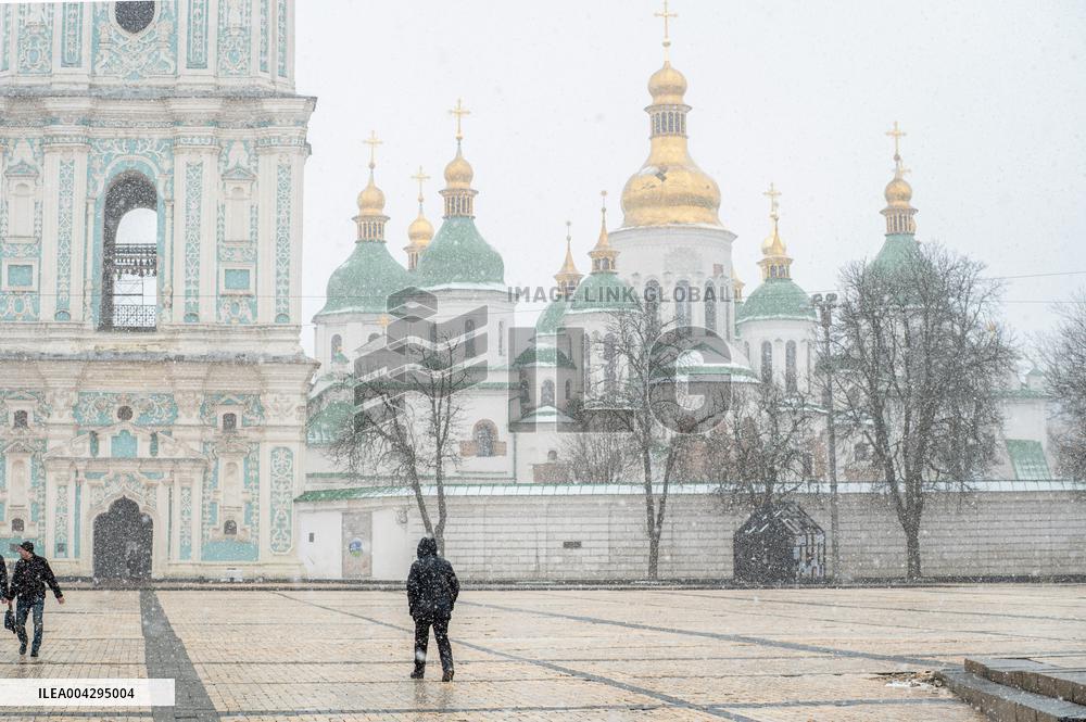 Snowfall in Kyiv in April