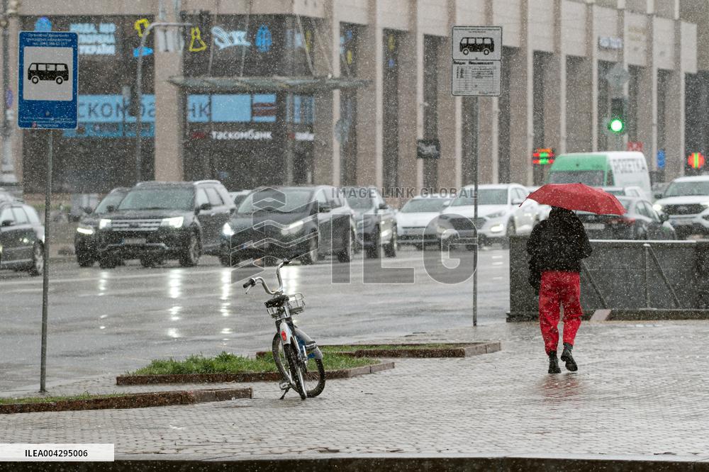 Snowfall in Kyiv in April
