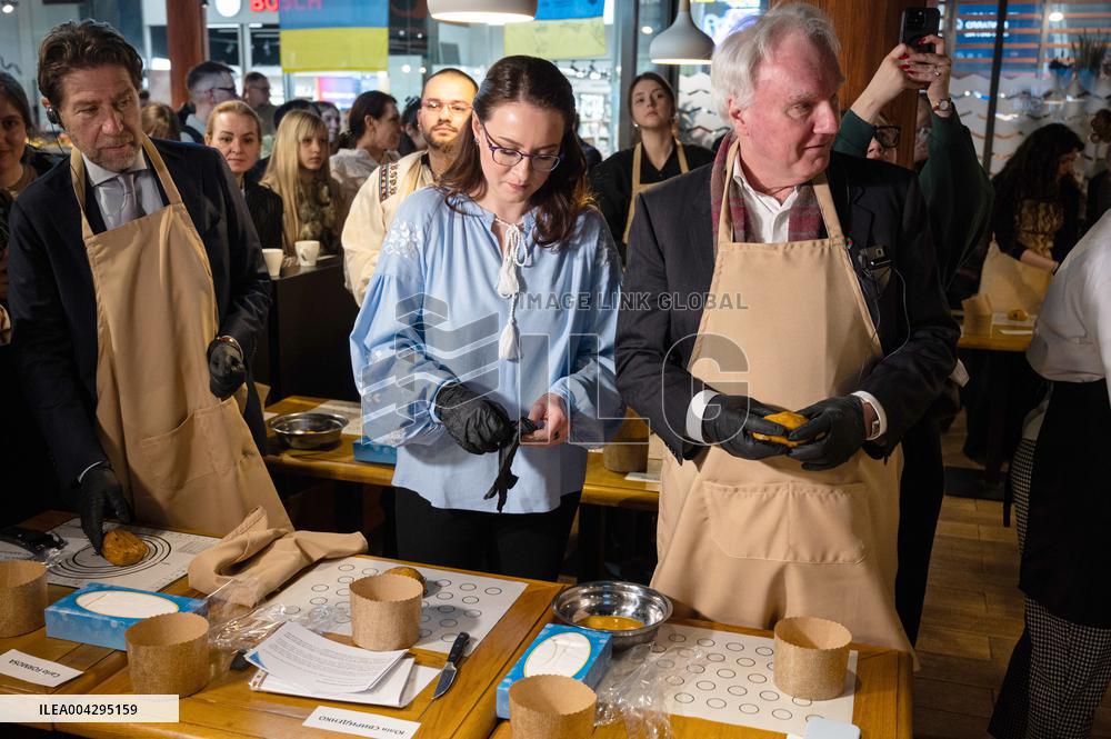 Easter cake masterclass held in Kyiv
