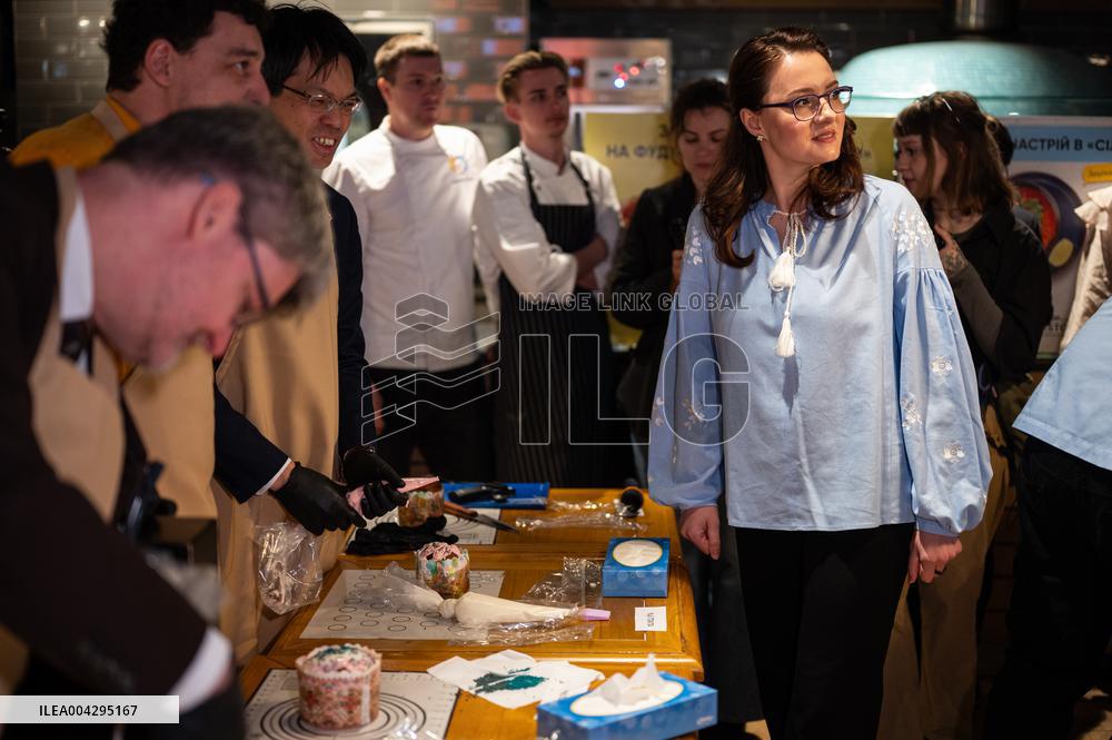 Easter cake masterclass held in Kyiv
