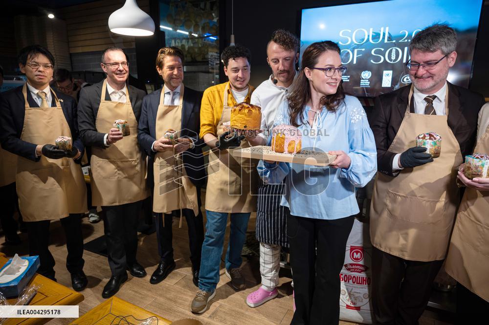 Easter cake masterclass held in Kyiv