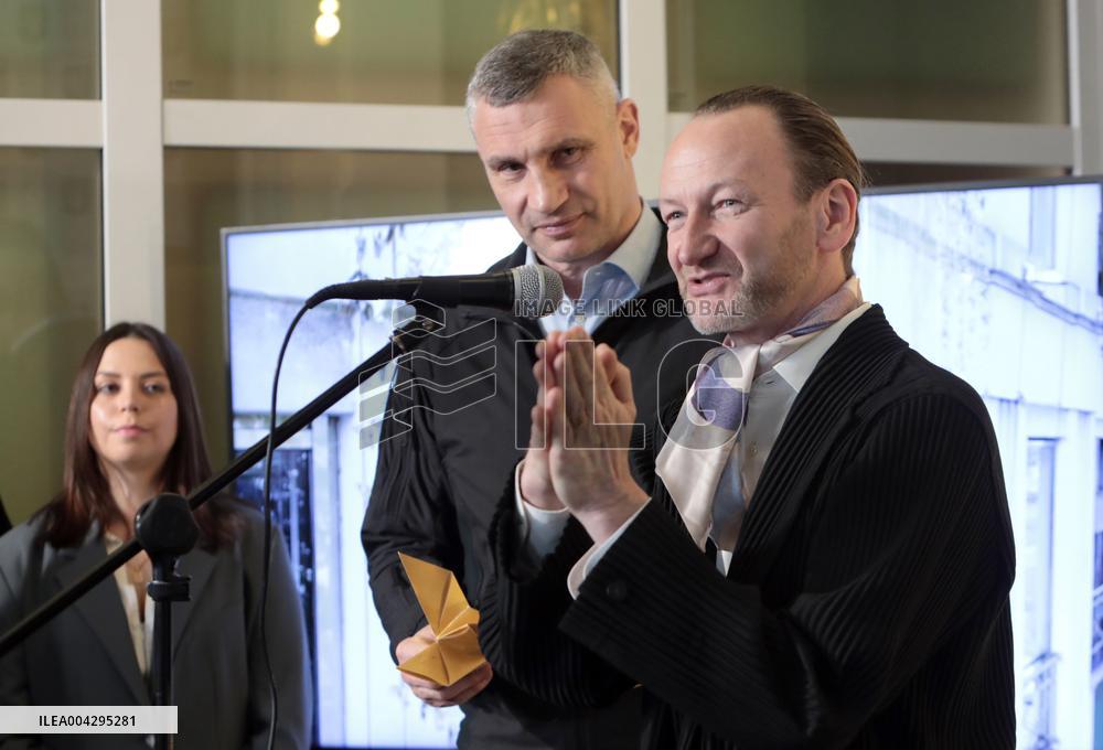 Art installation of 5,000 origami birds set up on facade of  Museum of Kyiv History