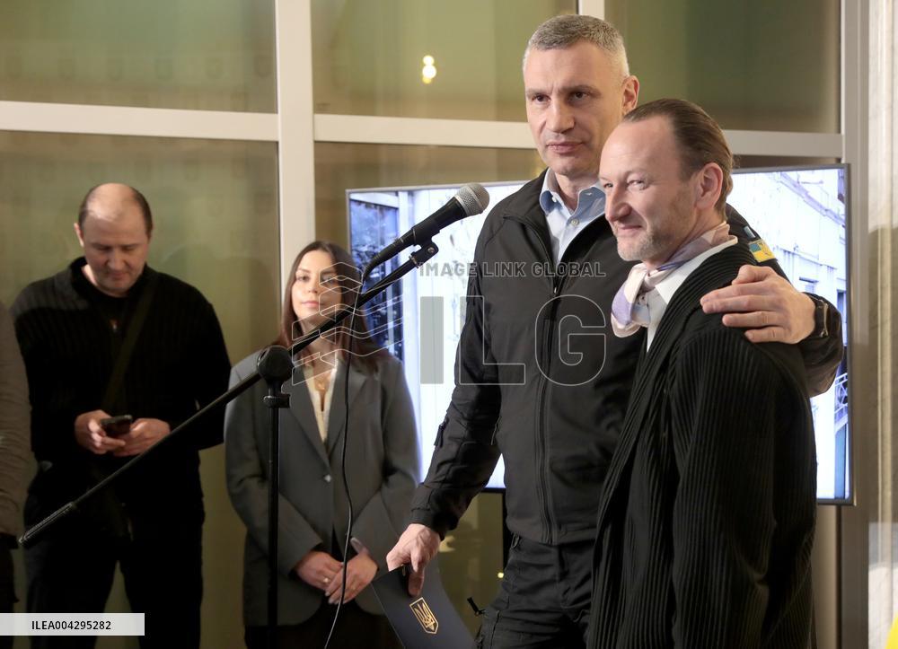 Art installation of 5,000 origami birds set up on facade of  Museum of Kyiv History