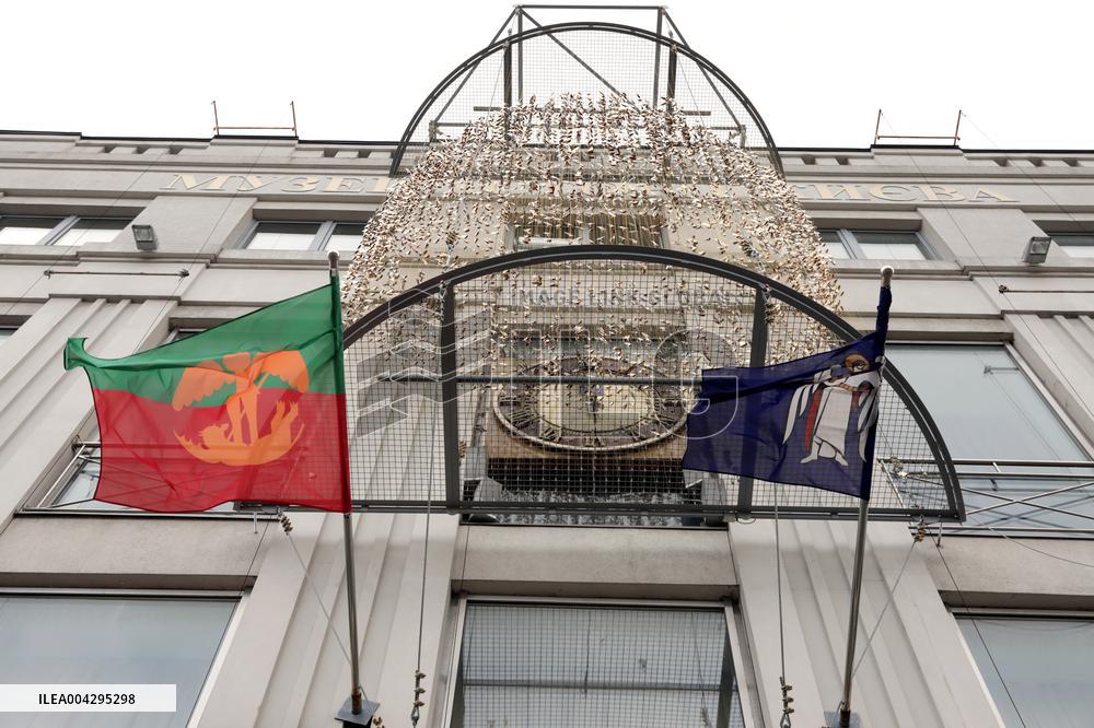 Art installation of 5,000 origami birds set up on facade of  Museum of Kyiv History