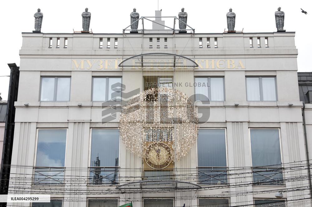 Art installation of 5,000 origami birds set up on facade of  Museum of Kyiv History