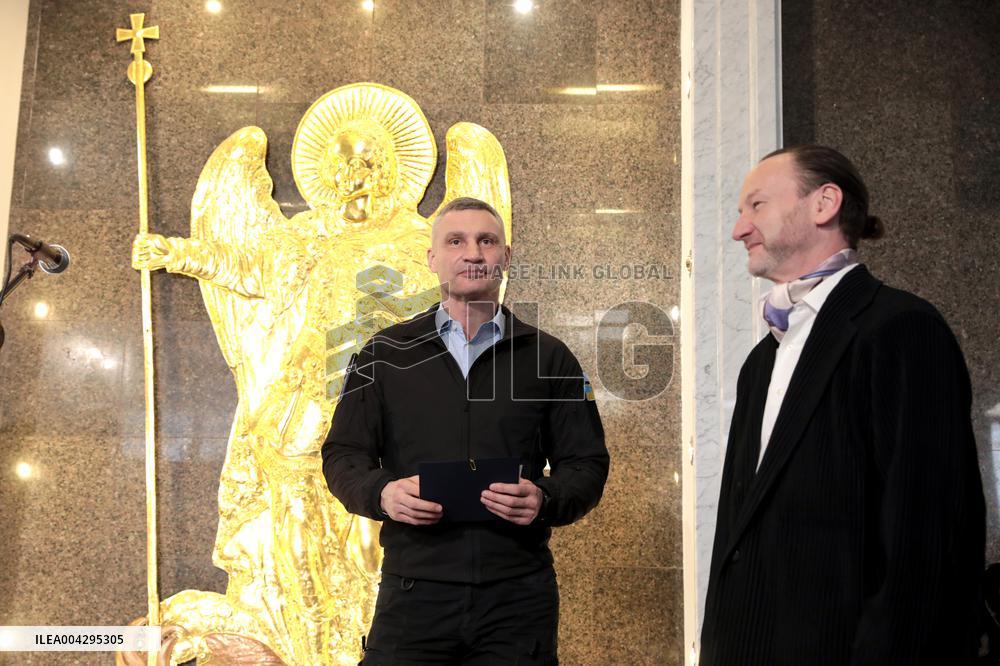 Art installation of 5,000 origami birds set up on facade of  Museum of Kyiv History