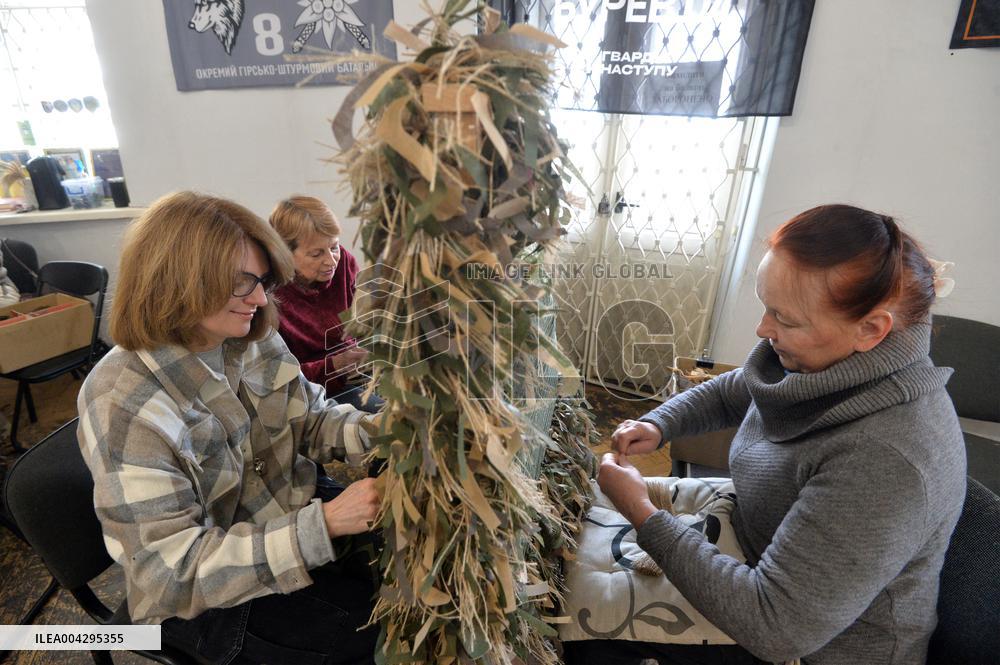 Weaving camouflage nets at Pecherski Kotyky volunteer center