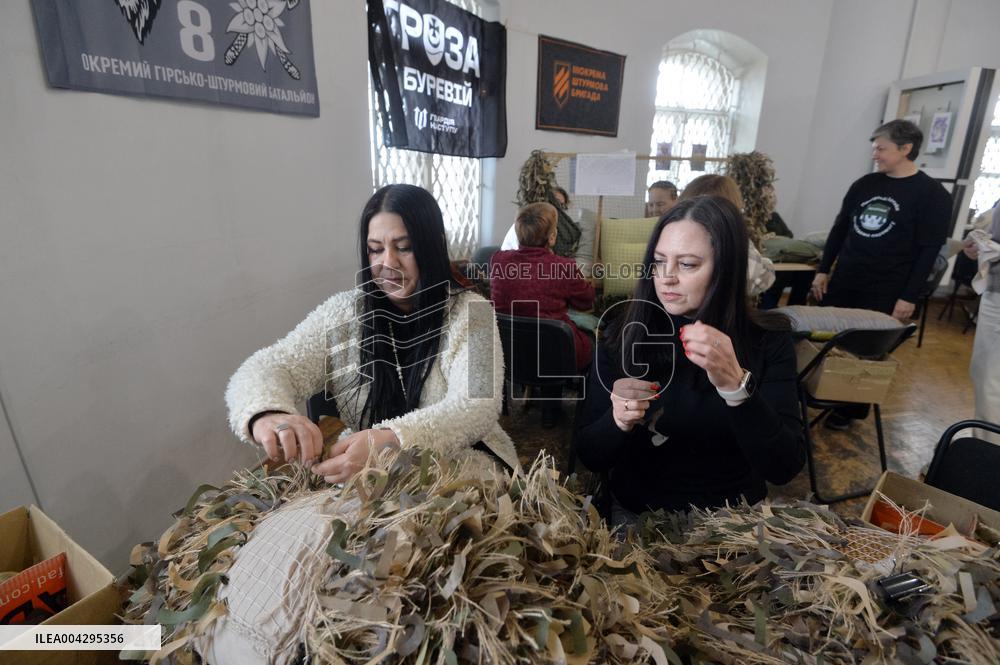 Weaving camouflage nets at Pecherski Kotyky volunteer center