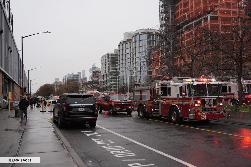 Six Dead After Helicopter Crashes Into Hudson River - NYC
