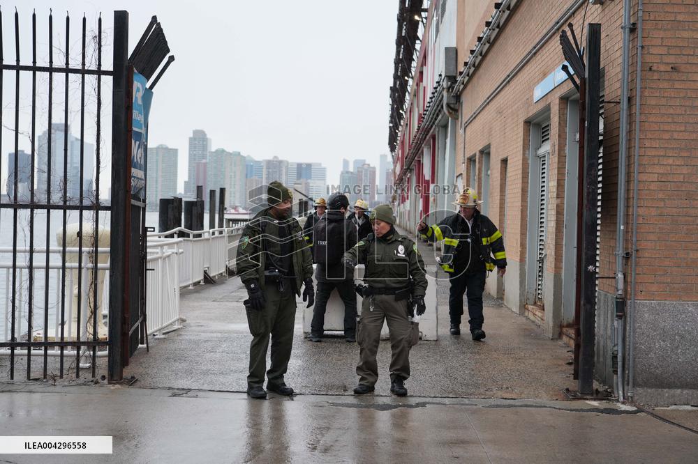 Six Dead After Helicopter Crashes Into Hudson River - NYC
