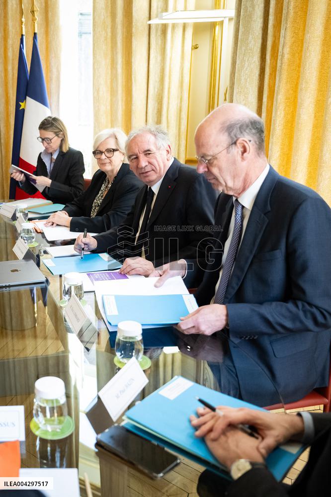 Delivery Of The 2nd Cour Des Comptes Report On Pensions - Paris