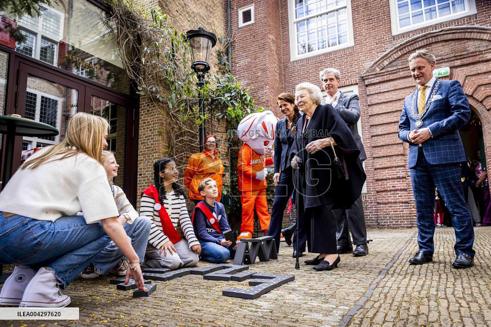 Princess Beatrix Presents The Jantje Beton Prize - Netherlands