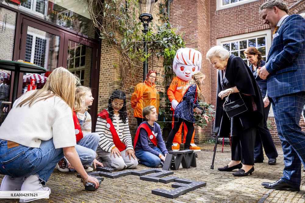 Princess Beatrix Presents The Jantje Beton Prize - Netherlands