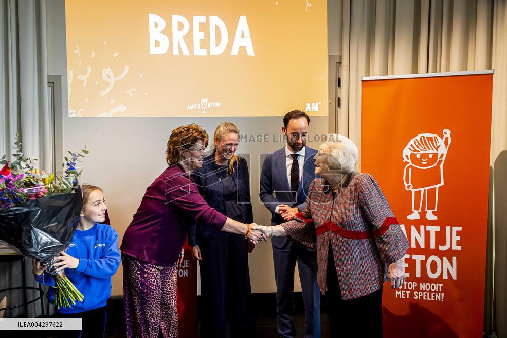 Princess Beatrix Presents The Jantje Beton Prize - Netherlands