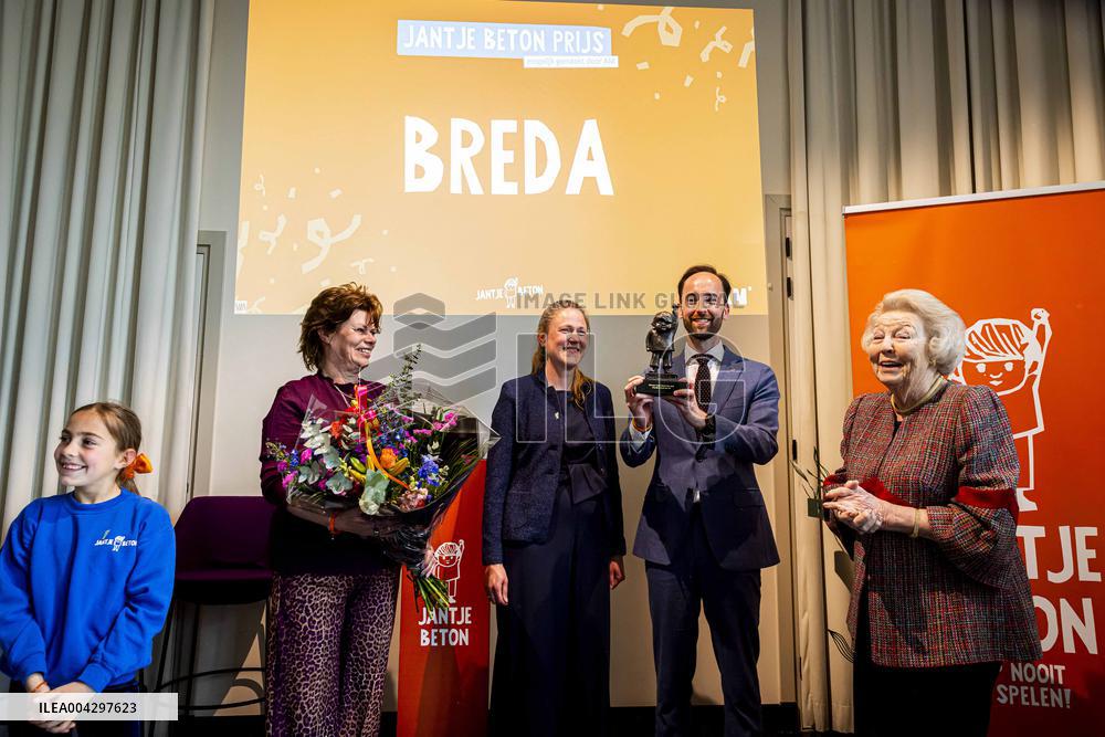 Princess Beatrix Presents The Jantje Beton Prize - Netherlands
