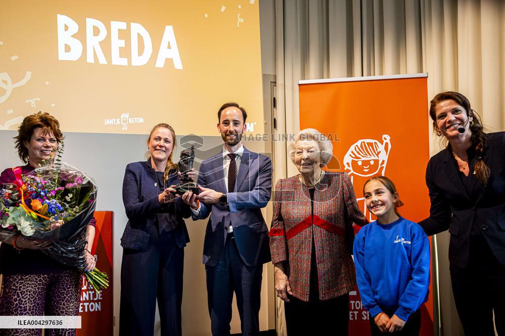 Princess Beatrix Presents The Jantje Beton Prize - Netherlands