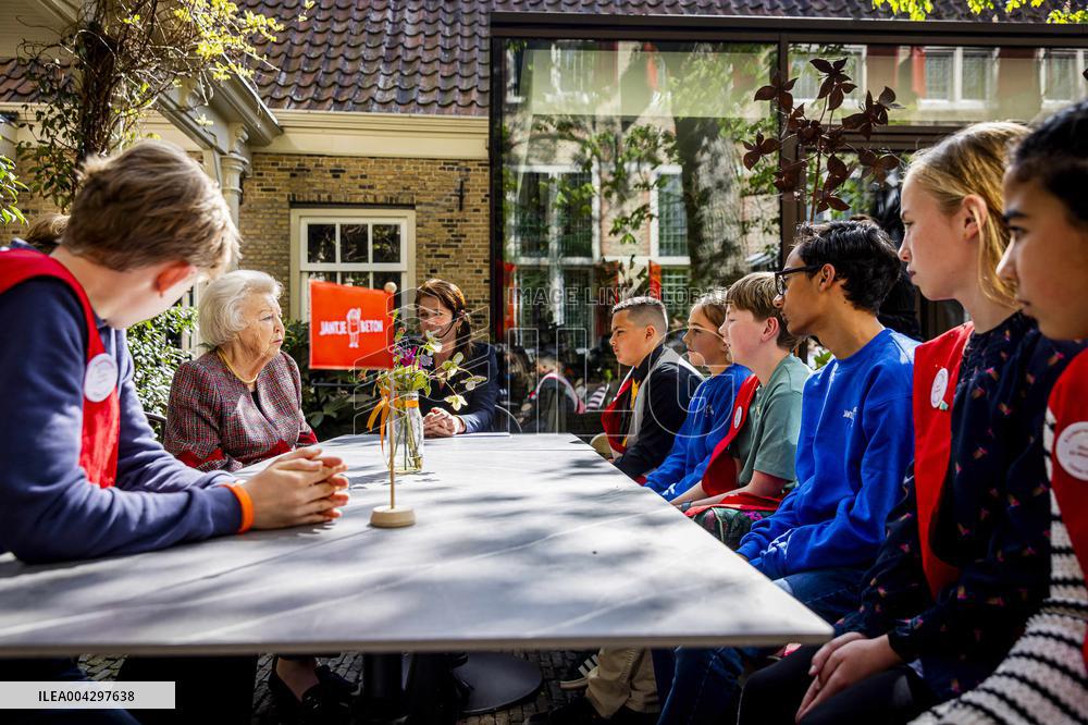 Princess Beatrix Presents The Jantje Beton Prize - Netherlands