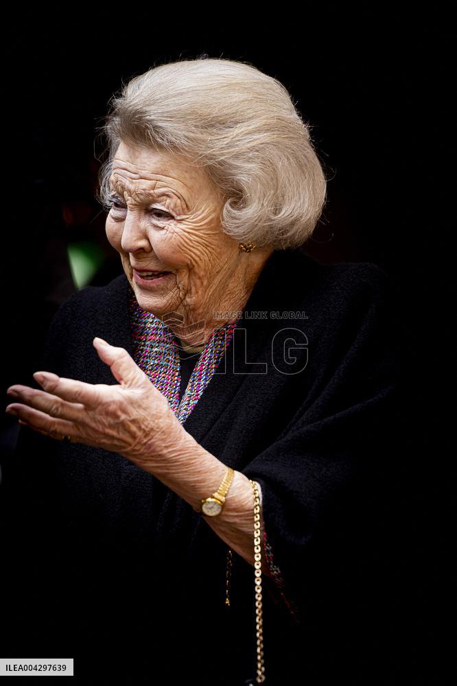 Princess Beatrix Presents The Jantje Beton Prize - Netherlands