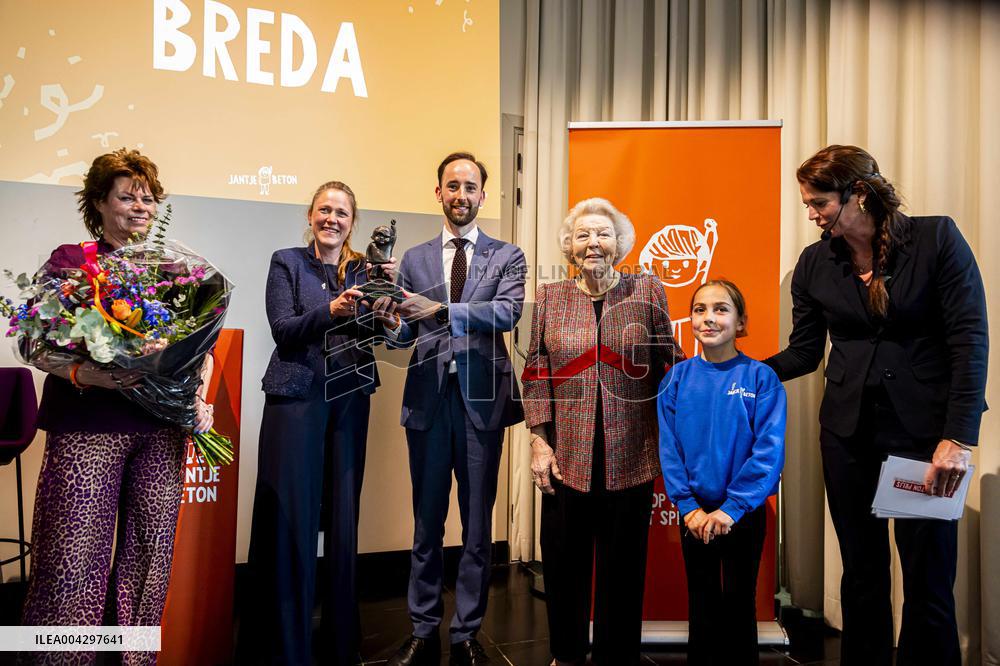 Princess Beatrix Presents The Jantje Beton Prize - Netherlands