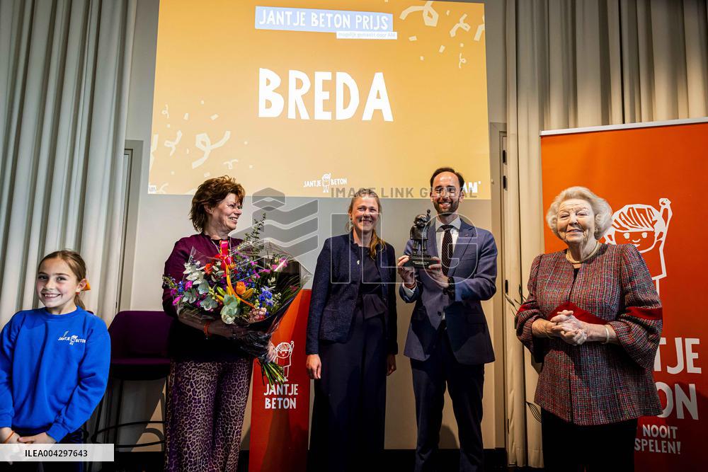 Princess Beatrix Presents The Jantje Beton Prize - Netherlands