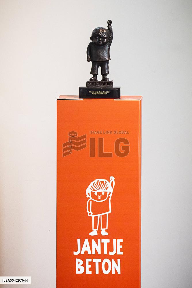 Princess Beatrix Presents The Jantje Beton Prize - Netherlands