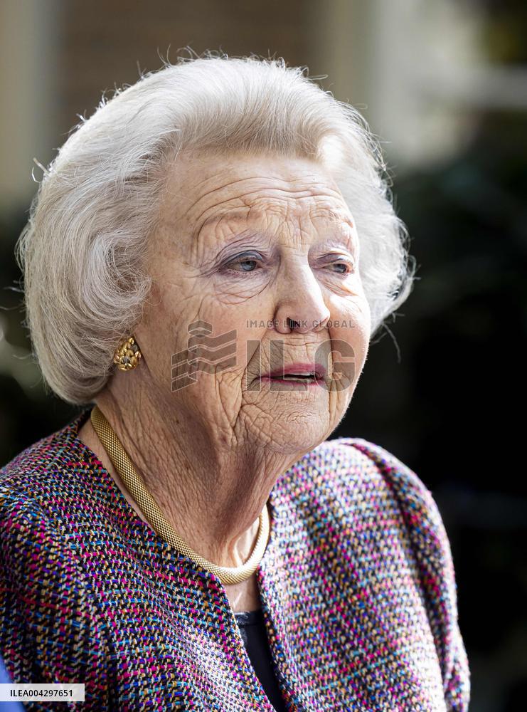 Princess Beatrix Presents The Jantje Beton Prize - Netherlands